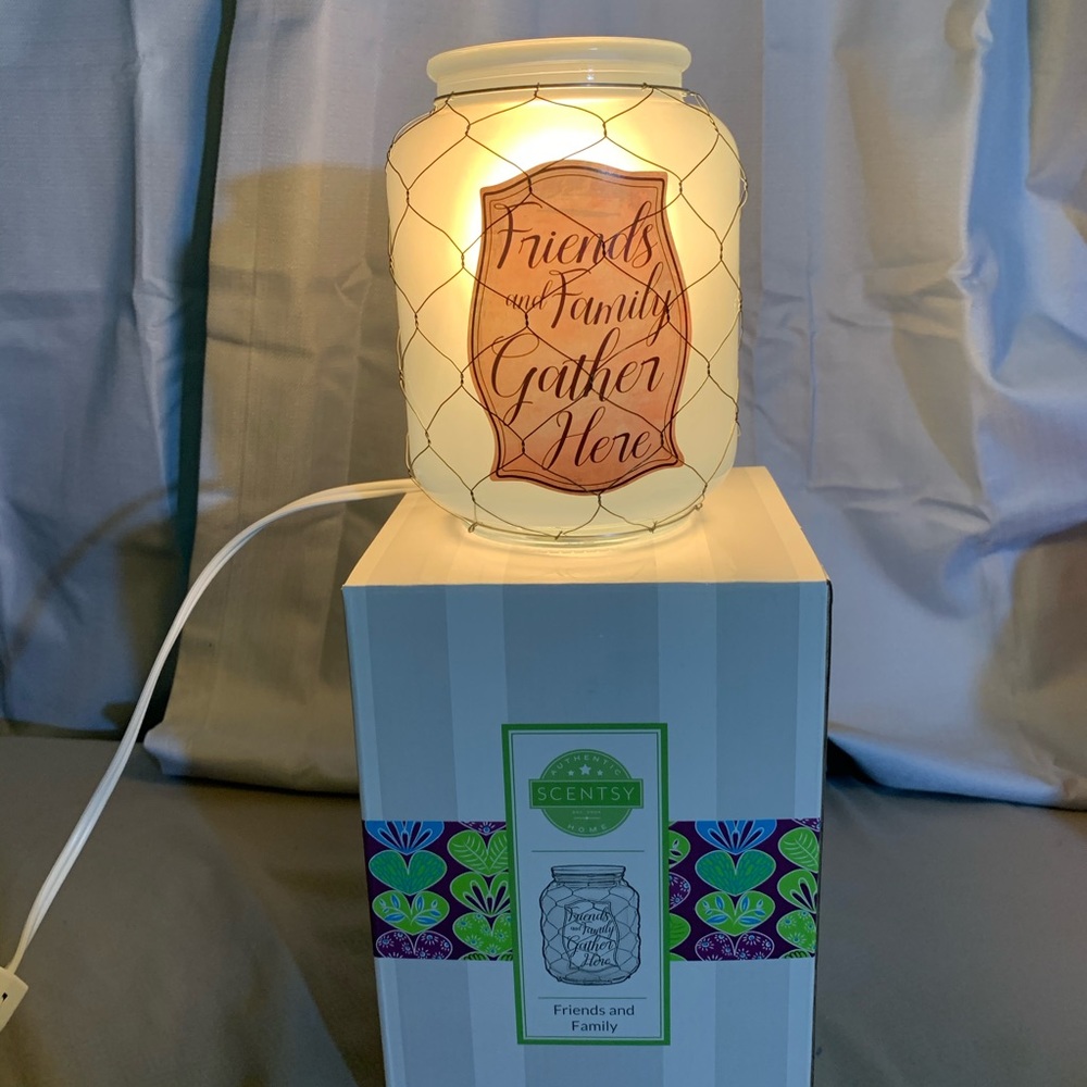 Scentsy Warmer: Friends and Family